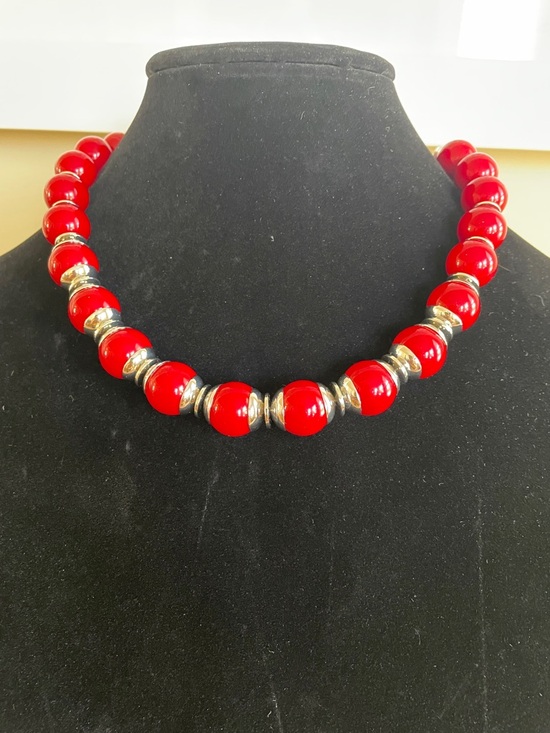 VINTAGE CHUNKY CHERRY RED & SILVER BEADED STATEMENT CHOKER NECKLACE - Picture 5 of 8